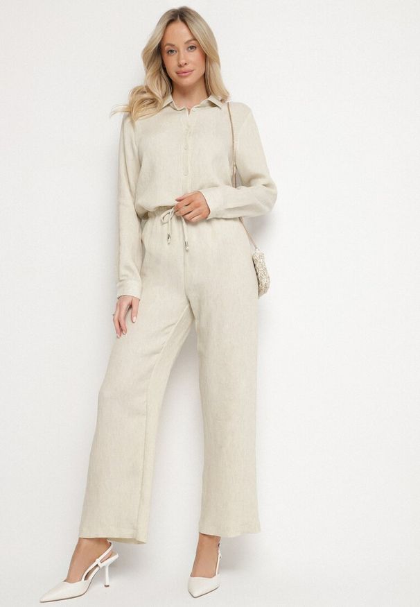 Born2be - Beżowa Klasyczna Koszula z Wiskozy Melriza. Okazja: na co dzień, na spotkanie biznesowe. Typ kołnierza: kołnierzyk klasyczny. Kolor: beżowy. Materiał: wiskoza. Długość rękawa: długi rękaw. Długość: długie. Wzór: prążki. Styl: klasyczny