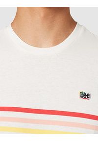 Lee - LEE PRIDE STRIPE TEE MĘSKI T-SHIRT LOGO KOSZULKA Z KRÓTKIM RĘKAWEM WHITE CANVAS L62UFERR 112114860. Długość rękawa: krótki rękaw. Długość: krótkie #4