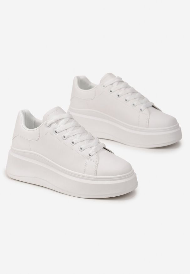 Born2be - Białe Gładkie Sneakersy z Ekoskóry na Grubej Podeszwie ze Sznurowaniem Avara. Kolor: biały. Wzór: gładki. Obcas: na platformie