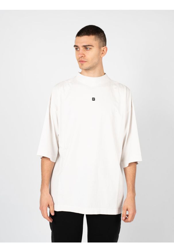 Yeezy Gap Engineered by Balenciaga - Yeezy Gap Engineered By Balenciaga T-Shirt "Logo" | 719614 TMVQ2 | Mężczyzna | Biały. Kolor: biały. Materiał: bawełna. Wzór: nadruk