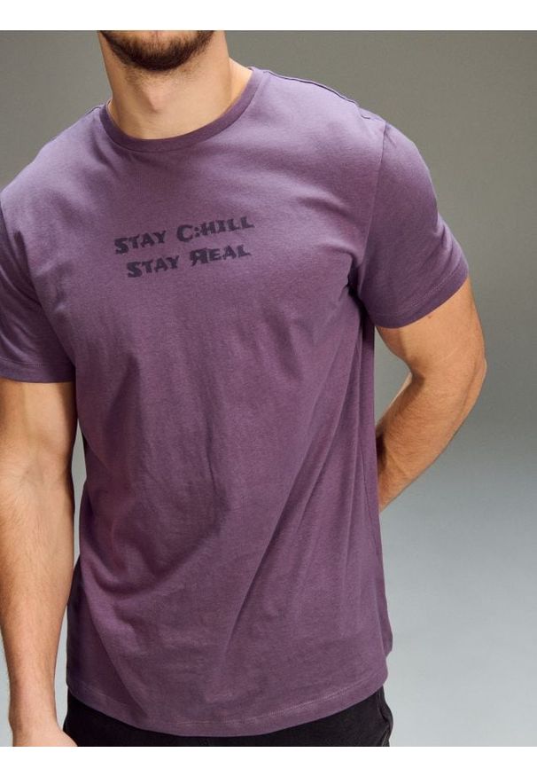 Sinsay - Bawełniana koszulka z nadrukiem - fioletowy. Kolor: fioletowy. Materiał: bawełna. Wzór: nadruk