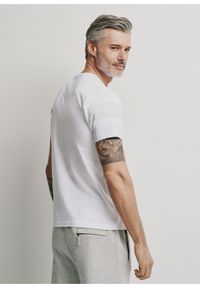 Ochnik - Biały T-shirt z naszywką męski. Kolor: biały. Materiał: bawełna. Wzór: aplikacja #4