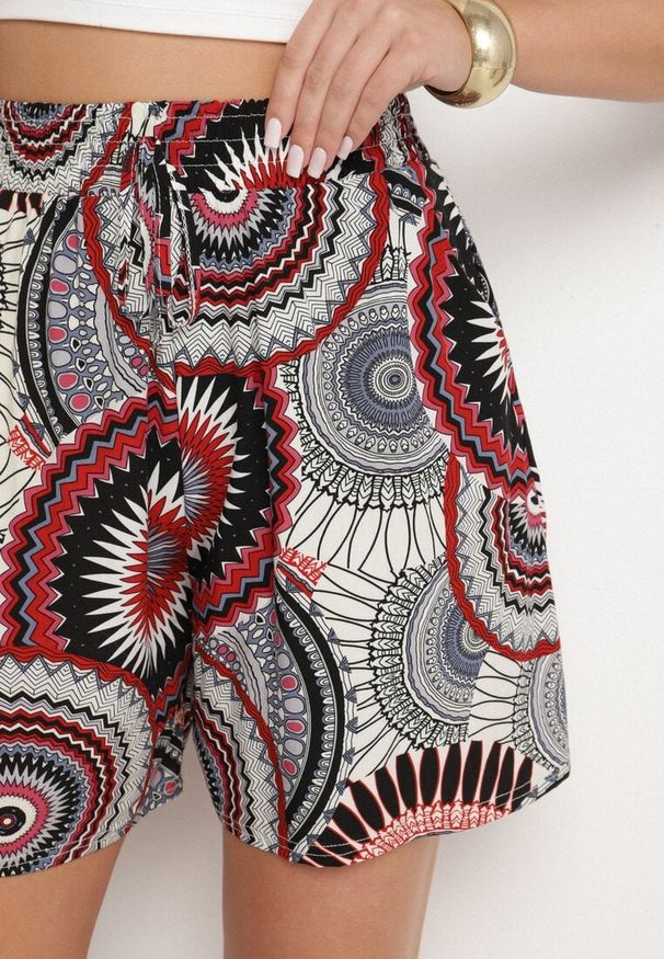 Born2be - Czarne Szorty z Bawełny ze Wzorem Boho Kolariela. Okazja: na co dzień, na plażę, na spacer. Kolor: czarny. Materiał: bawełna. Sezon: lato. Styl: boho