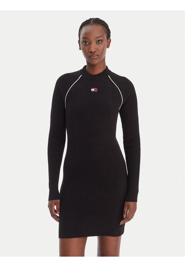 Tommy Jeans Sukienka dzianinowa DW0DW21914 Czarny Regular Fit. Kolor: czarny. Materiał: syntetyk