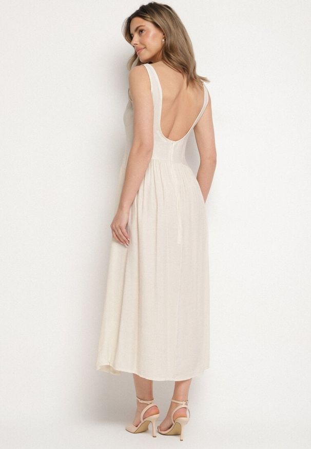 Born2be - Beżowa Wiskozowa Sukienka o Rozkloszowanym Kroju Milareina. Okazja: na co dzień. Kolor: beżowy. Materiał: wiskoza. Długość rękawa: długi rękaw. Wzór: aplikacja. Typ sukienki: rozkloszowane. Styl: casual, elegancki