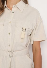 Born2be - Jasnobeżowy Kombinezon z Lnem i Wiskozą z Koszulową Górą i Materiałowym Paskiem z Klamrą Lolefia. Okazja: na co dzień. Kolor: beżowy. Materiał: materiał, len, wiskoza. Długość rękawa: krótki rękaw. Długość: krótkie. Styl: wizytowy, casual, elegancki #5