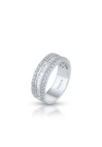 W.KRUK - Pierścionek białe złoto z diamentami. Materiał: złote. Kolor: biały, wielokolorowy, złoty. Wzór: aplikacja. Kamień szlachetny: diament, brylant #1