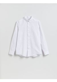 Reserved - Gładka koszula regular fit - biały. Kolor: biały. Materiał: tkanina, bawełna. Wzór: gładki