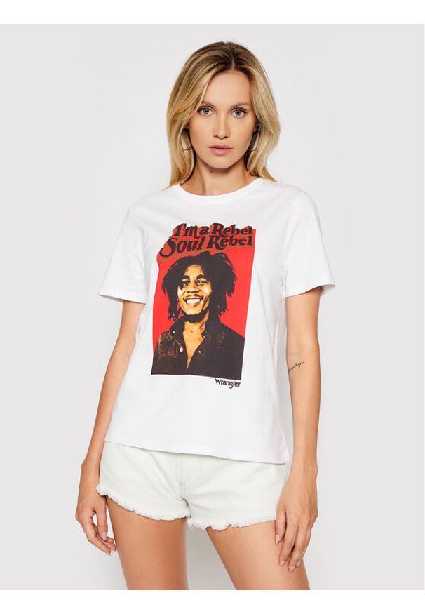 Wrangler T-Shirt BOB MARLEY Soul Rebel W711EE989 112141519 Biały Regular Fit. Kolor: biały. Materiał: bawełna