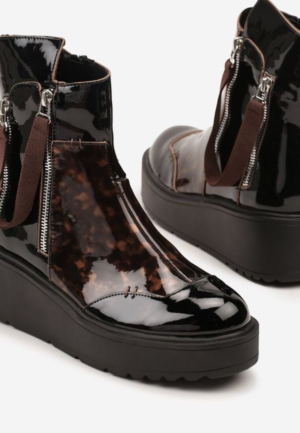 Born2be - Czarno-Brązowe Lakierowane Botki Vices na Platformie i Koturnie Gamillia. Okazja: na co dzień. Kolor: czarny. Materiał: lakier. Obcas: na koturnie. Styl: casual, klasyczny, elegancki. Wysokość obcasa: średni