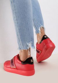 Renee - Czerwone Sneakersy Move Around. Zapięcie: bez zapięcia. Kolor: czerwony. Materiał: materiał, lakier. Wzór: aplikacja. Obcas: na płaskiej podeszwie #6