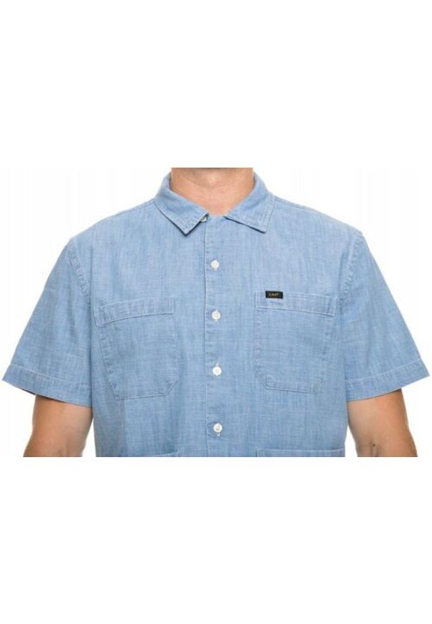 Lee - LEE 4 PKT RESORT SHIRT RELAXED FIT MĘSKA KOSZULA JEANSOWA KRÓTKI RĘKAW SUMMER BLUE L67QNSNJ 112116936. Materiał: jeans. Długość rękawa: krótki rękaw. Długość: krótkie