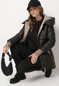 Born2be - Czarna Pikowana Kurtka z Kapturem i Rękawami ze Ściągaczami Melorisea. Okazja: do pracy, na spacer, na spotkanie biznesowe. Typ kołnierza: kaptur. Kolor: czarny. Materiał: dzianina, jeans. Styl: elegancki, biznesowy #5