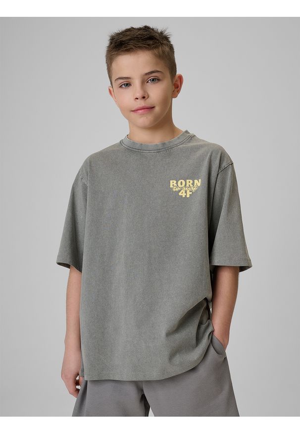 4f - 4F T-shirt loose z nadrukiem chłopięcy - szary 158/164 (12-14 lat). Okazja: na co dzień, na uczelnię, na spacer. Kolor: szary. Materiał: dzianina, skóra, materiał, bawełna. Wzór: nadruk. Sezon: lato. Styl: casual