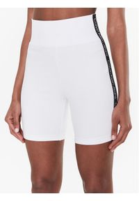 Calvin Klein Jeans Szorty sportowe J20J220683 Biały Slim Fit. Kolor: biały. Materiał: syntetyk #1