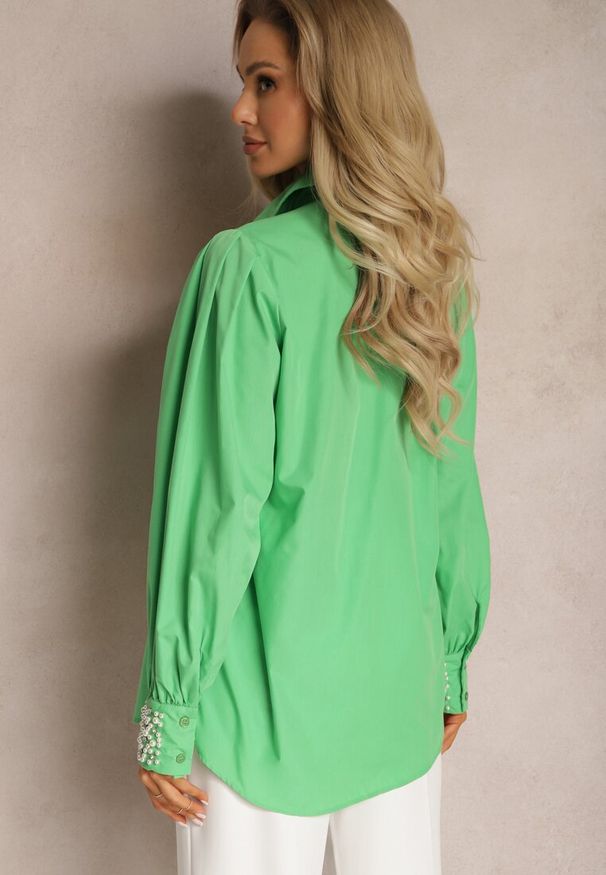 Renee - Zielona Koszula z Biżuteryjnymi Cyrkoniami i Perełkami Quezia. Kolor: zielony. Wzór: aplikacja