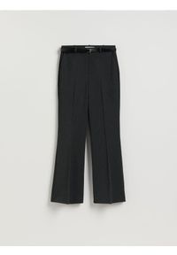 Reserved - Spodnie flare z paskiem - jasnoszary. Kolor: szary. Materiał: tkanina, wiskoza