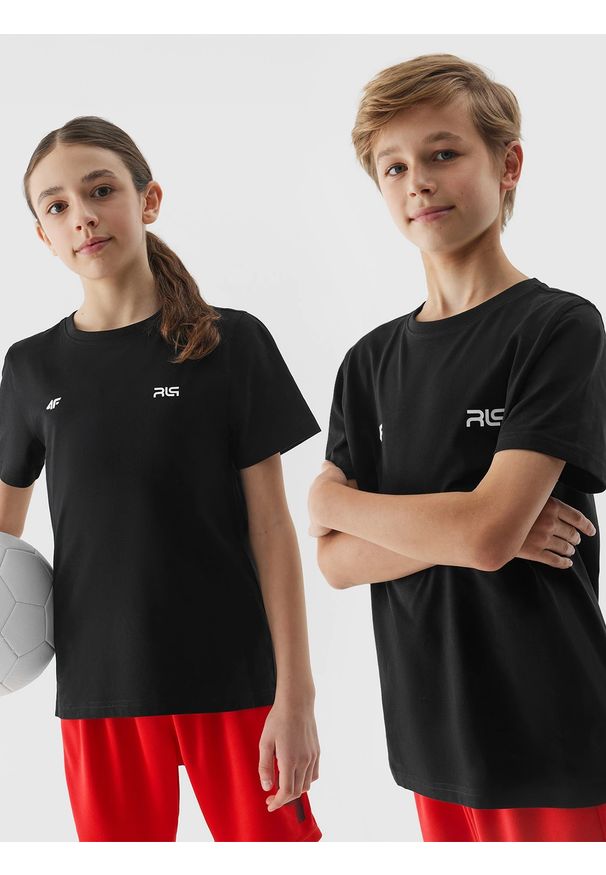 4f - 4F T-shirt z nadrukiem dziecięcy 4F x Robert Lewandowski - czarny 122 (6-7 lat). Kolor: czarny. Materiał: bawełna, dzianina. Wzór: nadruk. Sezon: lato. Styl: sportowy, młodzieżowy