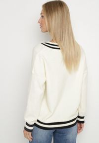 Born2be - Jasnobeżowy Sweter z Domieszką Kaszmiru w Stylu Preppy Liendria. Okazja: na spotkanie biznesowe, do pracy, na co dzień. Kolor: beżowy. Materiał: kaszmir. Wzór: aplikacja. Styl: biznesowy, klasyczny, casual #7