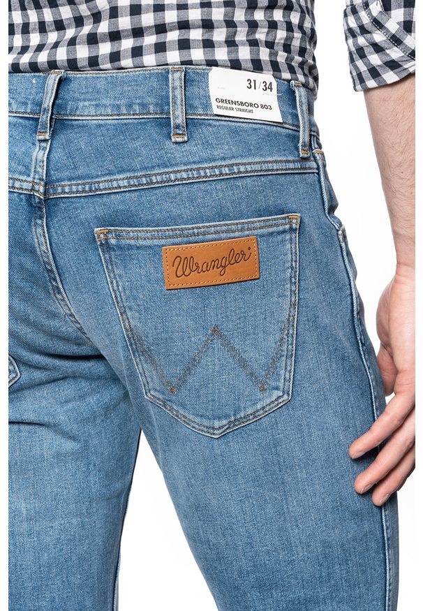Wrangler - WRANGLER SPODNIE MĘSKIE GREENSBORO MID SUMMER BLUE W15QV712Z 112127106