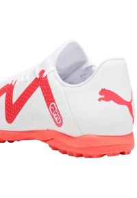 Buty piłkarskie Puma Future Play Tt M 107381 01 białe białe. Kolor: biały. Materiał: syntetyk, materiał, dzianina. Szerokość cholewki: normalna. Sport: piłka nożna