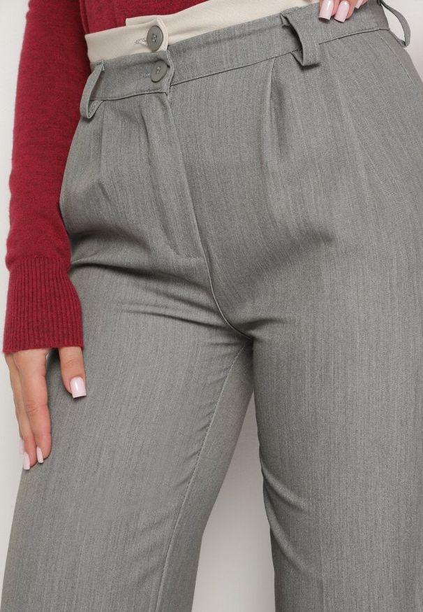 Born2be - Jasnoszare Spodnie Garniturowe z Przeszyciami Belluna. Kolor: szary
