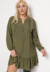 Born2be - Jasnozielona Koszulowa Sukienka Mini z Falbanką Brindel. Kolor: zielony. Typ sukienki: koszulowe. Długość: mini #6