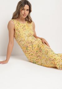 Born2be - Żółta Koktajlowa Taliowana Sukienka w Kwiaty z Wiskozową Podszewką Lidra. Okazja: na ślub cywilny, na co dzień, na imprezę, na wesele. Kolor: żółty. Materiał: wiskoza. Wzór: kwiaty. Styl: wizytowy #2
