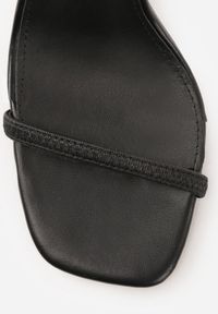 Renee - Czarne Sandały na Szpilce z Dopasowującymi się do Stopy Paskami Usinrya. Zapięcie: pasek. Kolor: czarny. Materiał: satyna. Wzór: paski. Obcas: na szpilce. Wysokość obcasa: średni #4