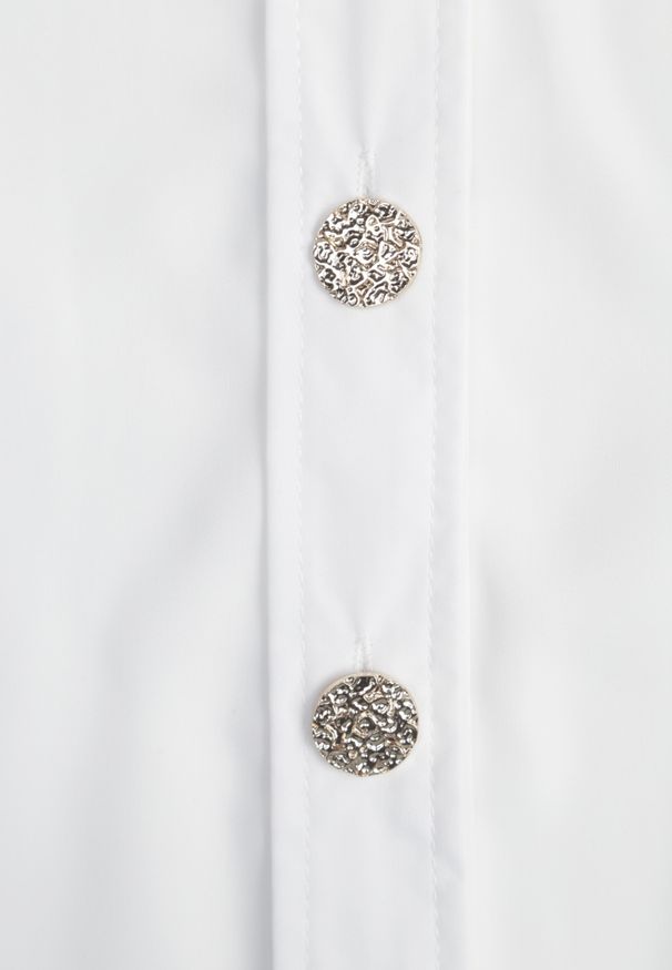 Renee - Biała Sukienka Koszulowa z Materiałowym Paskiem Zapinana na Guziki Quintia. Okazja: na co dzień. Kolor: biały. Materiał: materiał. Typ sukienki: koszulowe. Styl: elegancki, klasyczny, casual