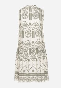 Born2be - Zielono-Kremowa Sukienka o Rozkloszowanym Kroju Bez Rękawów w Etniczny Wzór Revarise. Okazja: na co dzień. Typ kołnierza: dekolt w serek. Kolekcja: plus size. Kolor: zielony. Długość rękawa: bez rękawów. Typ sukienki: dla puszystych. Styl: casual #3