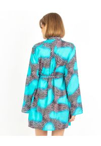 COSEL - Turkusowa sukienka Curacao. Okazja: na imprezę. Kolor: niebieski. Materiał: bawełna. Wzór: aplikacja, motyw zwierzęcy, nadruk. Typ sukienki: koszulowe. Styl: wakacyjny, elegancki. Długość: mini #4