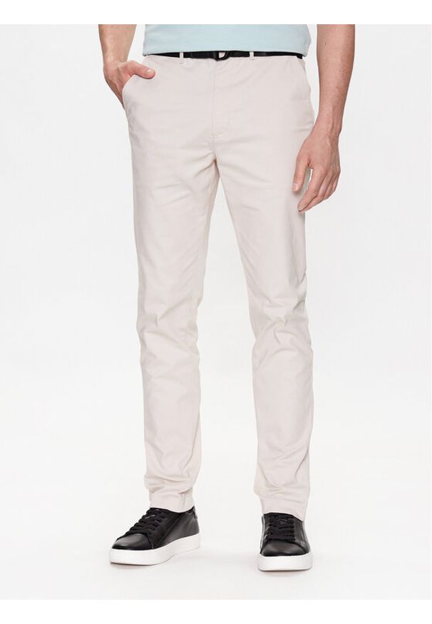 Calvin Klein Chinosy Modern Twill K10K110979 Beżowy Slim Fit. Kolor: beżowy. Materiał: bawełna