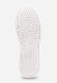 Born2be - Białe Sneakersy Vices na Platformie z Ozdobną Aplikacją Aramiella. Okazja: na co dzień. Kolor: biały. Materiał: jeans. Wzór: aplikacja. Obcas: na platformie #5