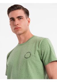 Ombre Clothing - Męski bawełniany t-shirt z nadrukiem i okrągłym dekoltem – zielony V4 - Rozmiar: L. Okazja: na co dzień. Kolor: zielony. Materiał: bawełna. Długość rękawa: krótki rękaw. Długość: krótkie. Wzór: nadruk. Sezon: wiosna, lato. Styl: casual, elegancki #8