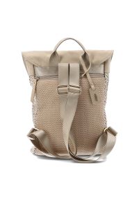 Plecak damski Rieker, z materiału syntetycznego o miękkiej strukturze z klapą i regulowanymi szelkami lekka forma do codziennego użytkowania, beżowy,. Kolor: beżowy. Materiał: syntetyk, materiał. Styl: casual #7