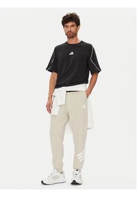 Adidas - adidas Spodnie dresowe Future Icons 3-Stripes JW7092 Beżowy Regular Fit. Kolor: beżowy. Materiał: syntetyk, bawełna #5