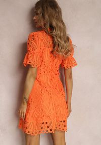 Renee - Pomarańczowa Sukienka Aeryse. Kolor: pomarańczowy. Materiał: koronka. Wzór: aplikacja, koronka. Długość: mini #5