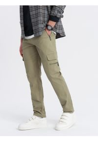 Ombre Clothing - Męskie spodnie cargo STRAIGHT LEG z kieszeniami zapinanymi na zamek – oliwkowe V2 - Rozmiar: XL. Kolor: oliwkowy. Materiał: bawełna, elastan, materiał. Styl: elegancki