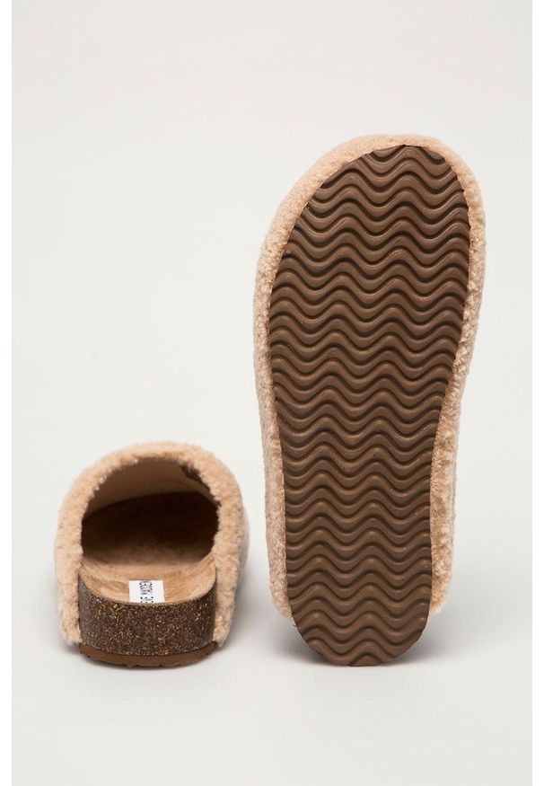 Steve Madden - Kapcie Vesa. Nosek buta: okrągły. Kolor: beżowy. Materiał: guma