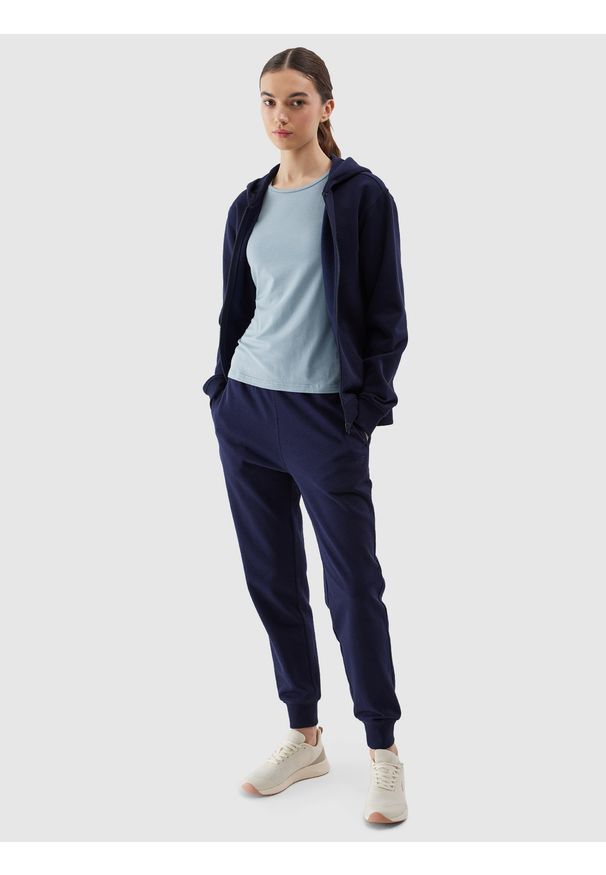 4f - 4F Bluza dresowa rozpinana z kapturem damska - granatowa L. Okazja: na co dzień. Typ kołnierza: kaptur. Kolor: niebieski. Materiał: dresówka. Wzór: gładki, ze splotem. Styl: casual, sportowy