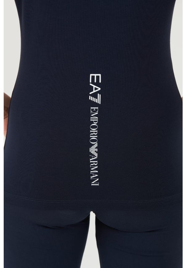 EA7 Emporio Armani - EA7 Granatowy t-shirt. Kolor: niebieski