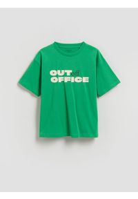 Reserved - T-shirt z nadrukiem - zielony. Kolor: zielony. Materiał: dzianina, bawełna. Wzór: nadruk