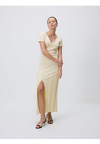 Reserved - Sukienka z lyocellem - jasnożółty. Kolor: żółty. Materiał: jedwab, dzianina #1