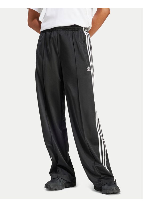 Adidas - adidas Spodnie dresowe Firebird IT7404 Czarny Regular Fit. Kolor: czarny. Materiał: syntetyk