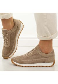 J.Brązowe skórzane półbuty damskie Sergio Leone Sp001. Okazja: na co dzień. Nosek buta: okrągły. Zapięcie: sznurówki. Kolor: brązowy. Materiał: skóra, nubuk. Szerokość cholewki: normalna. Sezon: wiosna, jesień, lato. Styl: casual, elegancki, sportowy, klasyczny #1