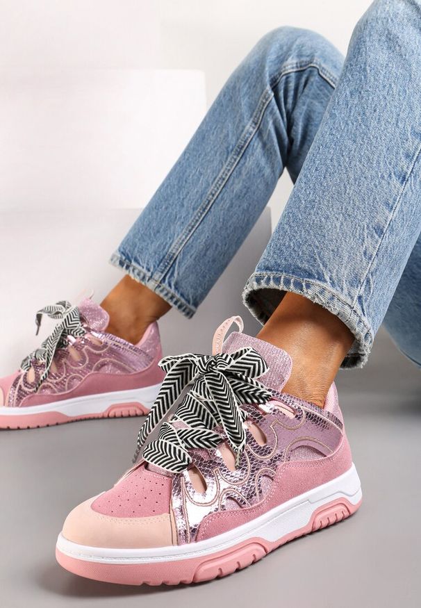 Renee - Różowe Sneakersy Ozdobione Brokatem z Oryginalnym Sznurowaniem Patricie. Kolor: różowy. Wzór: aplikacja