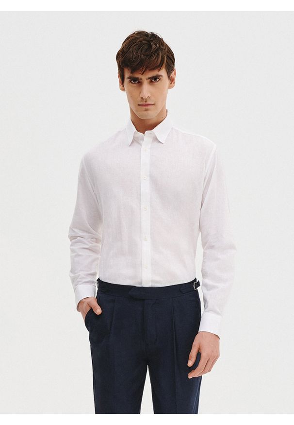 Pako Lorente - PAKO LORENTE – Biała koszula z lnu i bawełny. Kolor: niebieski, biały, czarny. Materiał: bawełna, len. Długość rękawa: długi rękaw. Długość: długie. Sezon: wiosna, lato