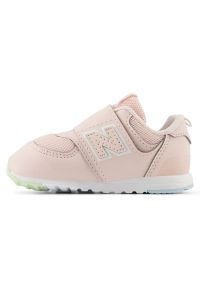 Buty New Balance NW574MSE różowe. Okazja: na co dzień. Zapięcie: rzepy. Kolor: różowy. Materiał: materiał, syntetyk. Szerokość cholewki: normalna. Wzór: kolorowy. Model: New Balance 574 #5