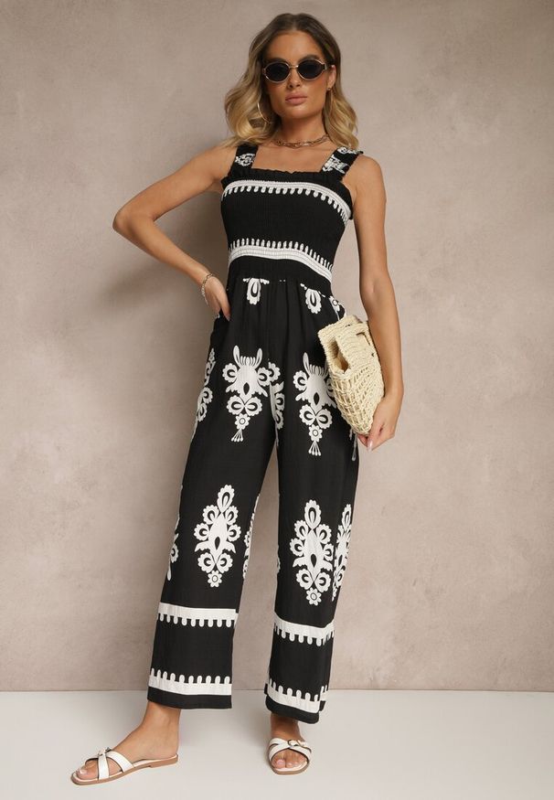 Renee - Czarny Kombinezon Wide Leg z Wiskozy na Ramiączkach Zdobiony Etnicznym Wzorem Melriti. Okazja: na co dzień. Kolor: czarny. Materiał: wiskoza. Długość rękawa: na ramiączkach. Wzór: aplikacja. Styl: casual, klasyczny